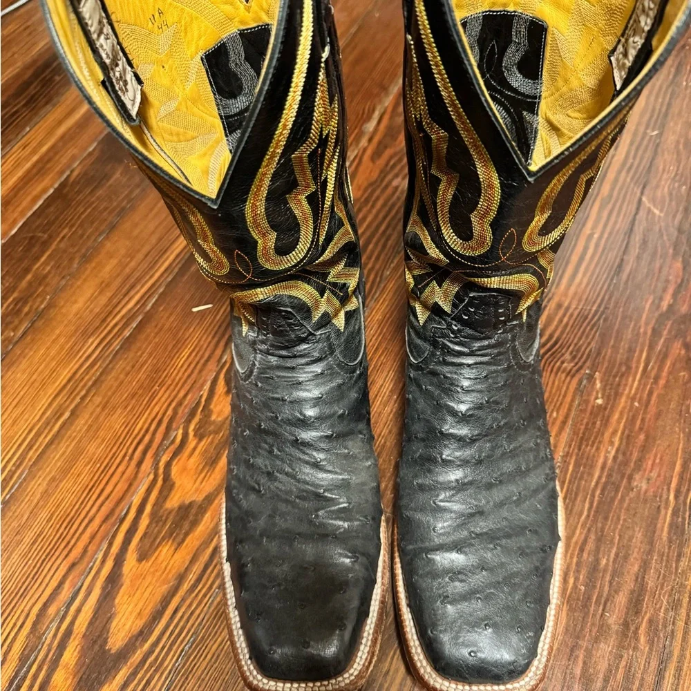 Elegant Black and Gold Men's Western Boots - Picture 1 of 4